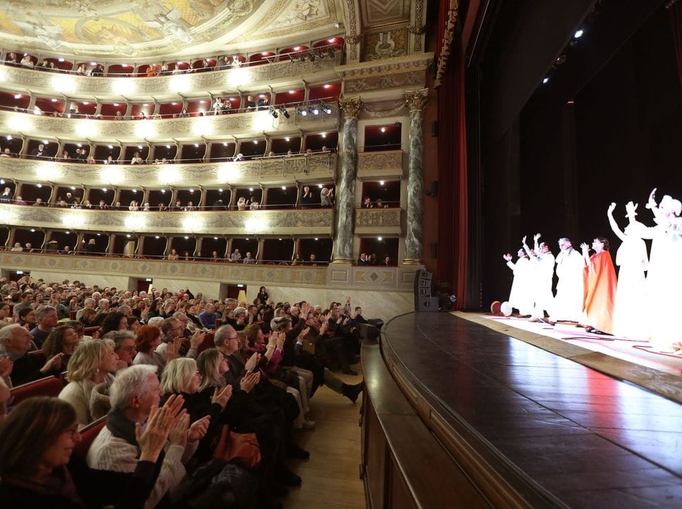 Teatro Donizetti, Lella Costa mattatrice. chiusa la stagione di prosa: oltre 51mila spettatori