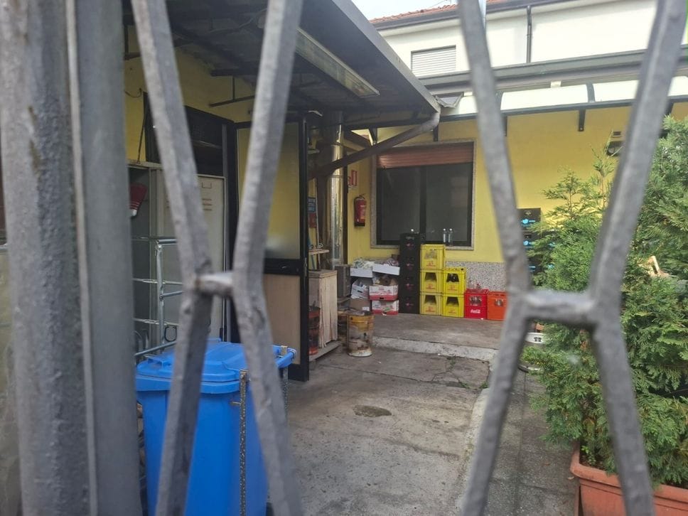 Urgnano, sorprende il ladro in pizzeria: trascinato dall’auto per una quarantina di metri
