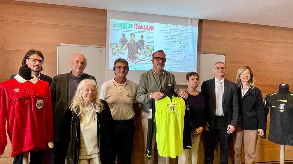 A Bergamo la mostra «Arbitri Italiani»: cimeli, storie e incontri per raccontare chi fa rispettare le regole del calcio