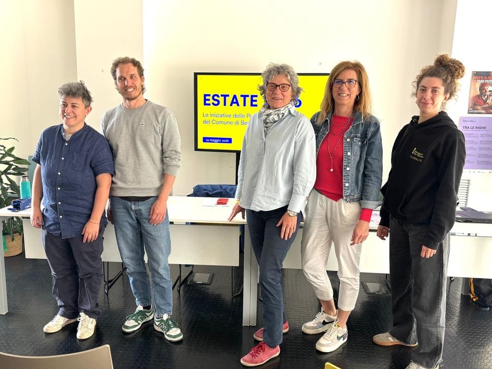 Bergamo, ecco l’estate 2026 per i giovani: volontariato, musica, laboratori e spazi di partecipazione