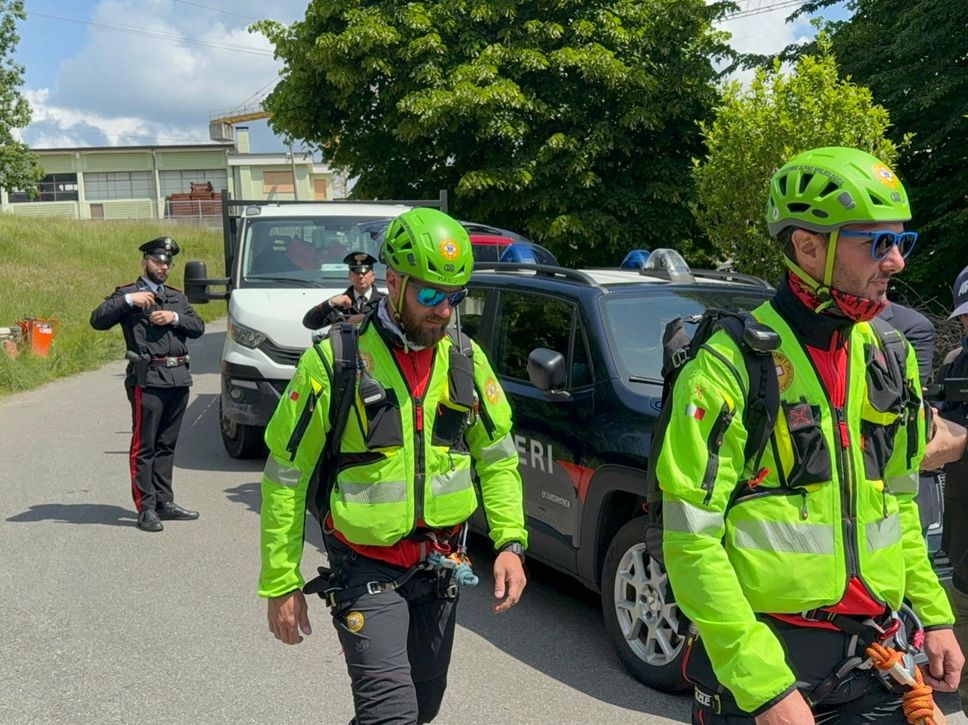 Caso Pamela Genini, nuove ricerche dei carabinieri a Sant’Omobono - Le foto