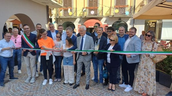 A Sarnico pienone per «Un lago di vino»