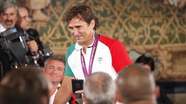 Addio ad Alex Zanardi, il coraggio oltre il limite. La lezione di vita nella visita all’Università di Bergamo - Video