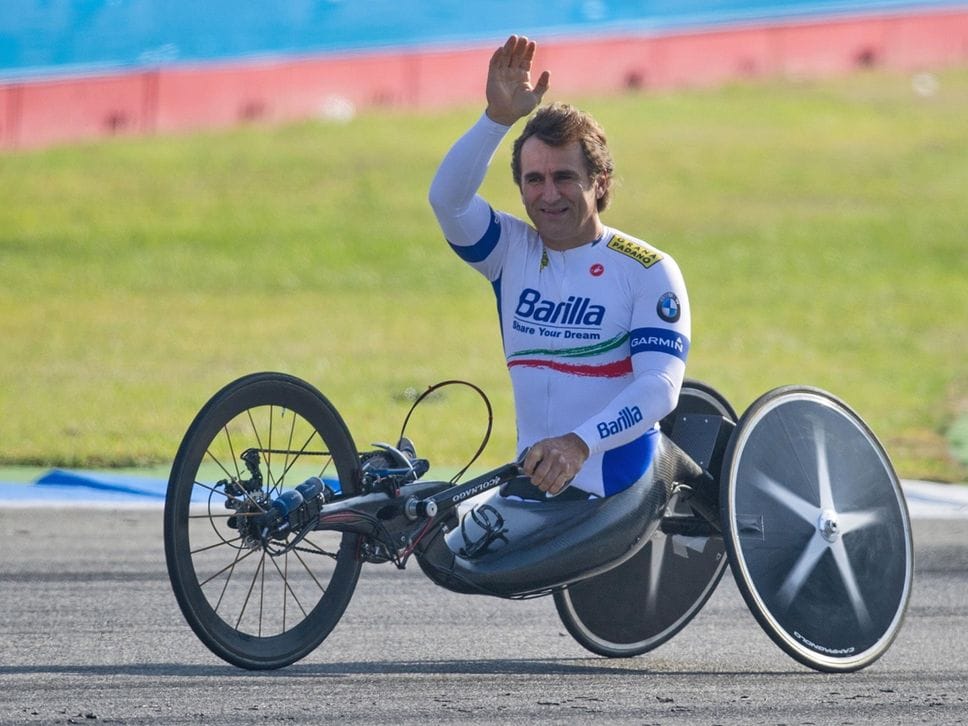 Addio ad Alex Zanardi, il coraggio oltre il limite. La lezione di vita nella visita all’Università di Bergamo - Video