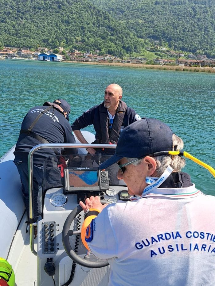 Lago d’Iseo, assaggio d’estate: cominciati anche i controlli sul bacino-Foto