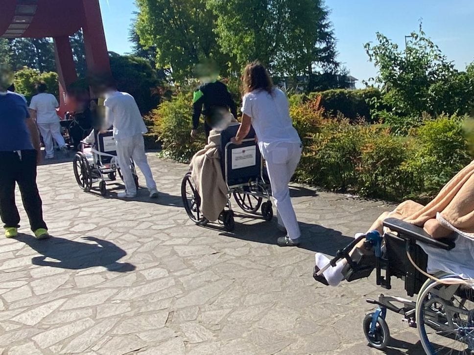Principio d’incendio al policlinico San Marco: allarme terminato, pazienti rientrati - Foto e video