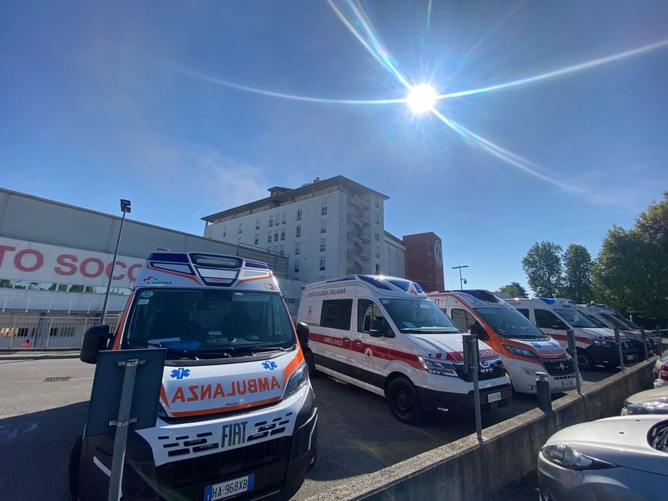 Principio d’incendio al policlinico San Marco: allarme terminato, pazienti rientrati - Foto e video