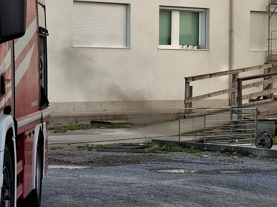 Principio d’incendio al policlinico San Marco: allarme terminato, pazienti rientrati - Foto e video