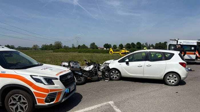 https://storage.ecodibergamo.it/media/photologue/2026/5/2/photos/cache/scontro-tra-moto-e-auto-a-rivolta-dadda-51enne-grave-ferito-anche-lautomobil_ff5041a6-462a-11f1-86c0-d7312e6a6ccc_1920_1080_v3_large_16_9.jpeg