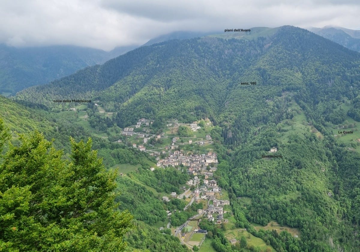 Un trekking nella Valle di Averara tra affreschi, borghi e panorami sul Monte Disner