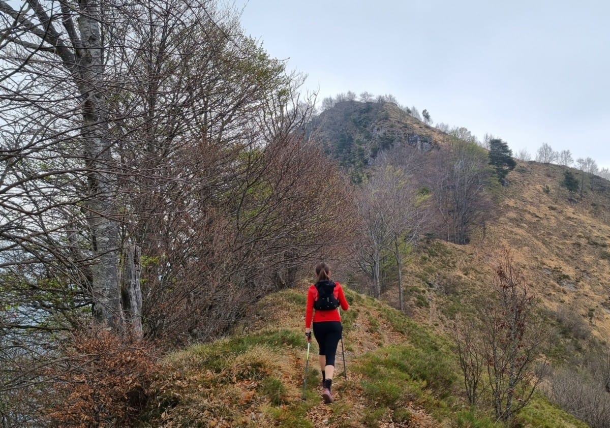 Un trekking nella Valle di Averara tra affreschi, borghi e panorami sul Monte Disner