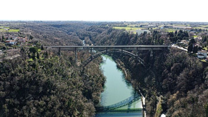 https://storage.ecodibergamo.it/media/photologue/2026/5/20/photos/cache/calusco-il-sindaco-tempi-piu-brevi-per-il-ponte-rfi-il-dossier-tecnico-e_390255b2-53c6-11f1-ae0e-72b229a51ad1_1920_1080_v3_large_16_9.jpg