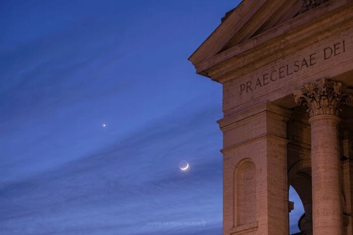 Luna e Venere si incontrano sopra i monumenti di Roma