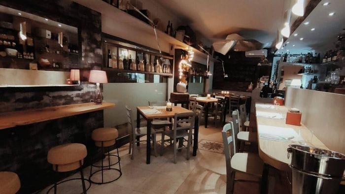 https://storage.ecodibergamo.it/media/photologue/2026/5/21/photos/cache/ancora-spaccate-in-centro-a-bergamo-colpiti-il-ristorante-il-cavatappi-e-lotti_71383450-54ee-11f1-80f3-2f57626ae44c_1920_1080_v3_large_16_9.jpg