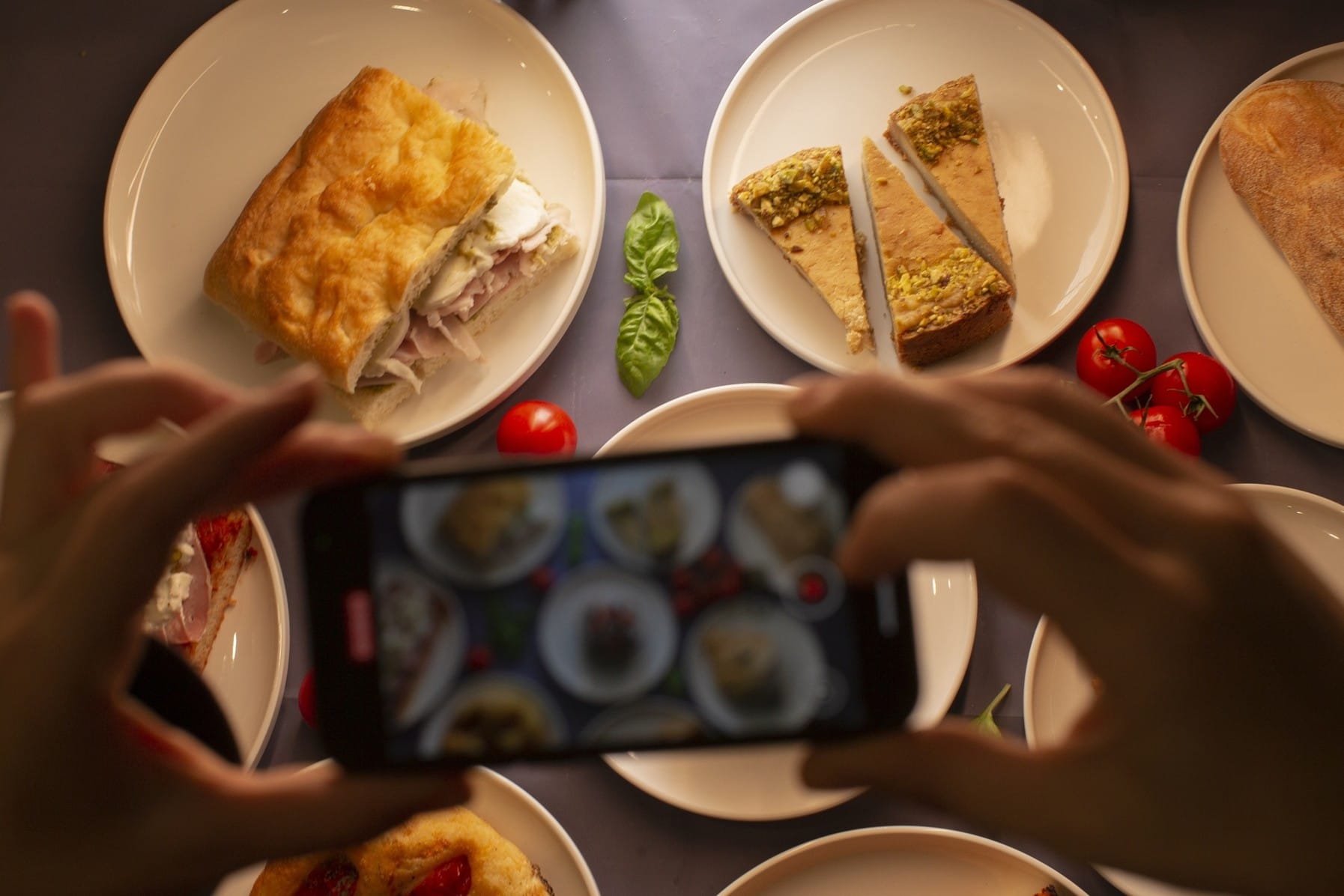 Cibo e Generazione Z: perché i giovani mangiano in modo diverso dai Millennials