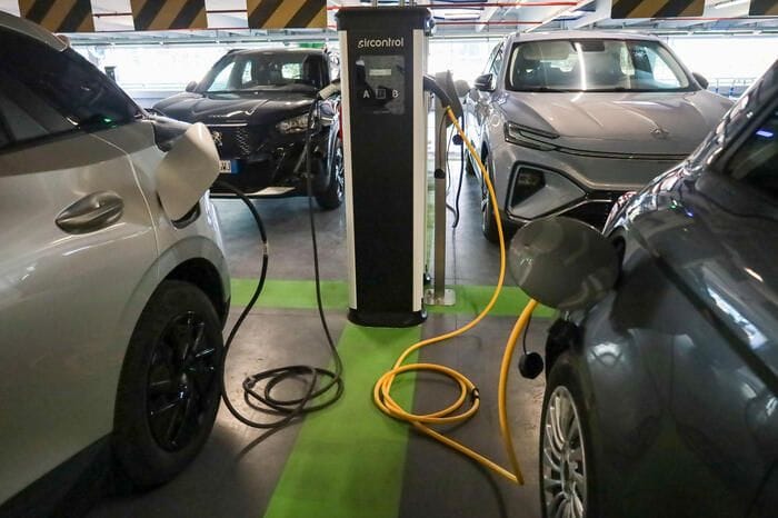 Ecco, e-car bloccate da tasse su corrente e mancati incentivi a flotte