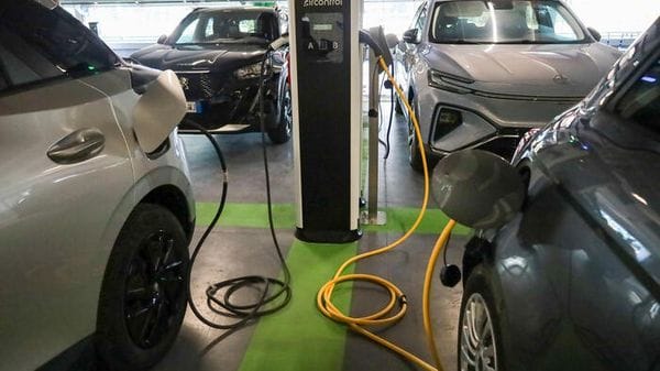 Ecco, e-car bloccate da tasse su corrente e mancati incentivi a flotte