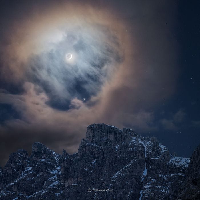 La corona lunare e Giove sulle Dolomiti 