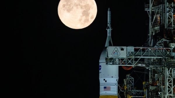 Nasa, probabilmente cinesi i prossimi astronauti a camminare sulla Luna 