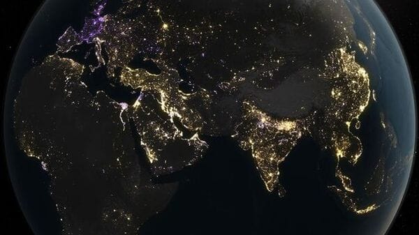 Nel mondo le notti più luminose del 34%, ma l'Europa si spegne