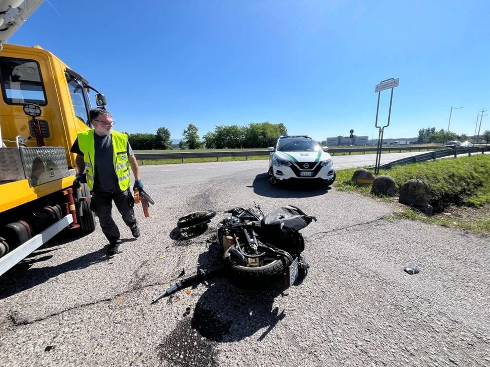 Schianto tra moto e auto a Mornico: grave un centauro di 41 anni