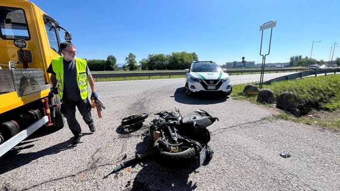 https://storage.ecodibergamo.it/media/photologue/2026/5/21/photos/cache/schianto-tra-moto-e-auto-a-mornico-grave-un-centauro-di-41-anni_fde9a6d4-54f0-11f1-80f3-2f57626ae44c_1920_1080_v3_large_16_9.jpeg