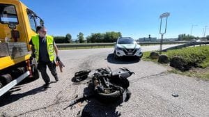Schianto tra moto e auto a Mornico: grave un centauro di 41 anni