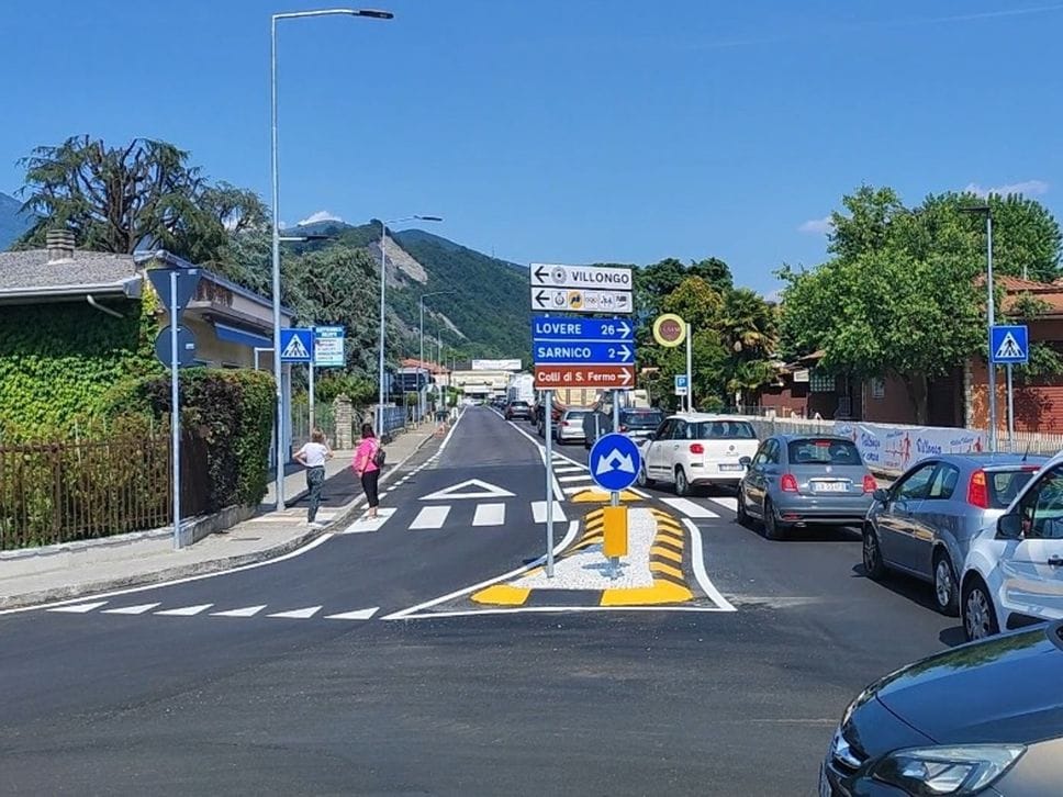Traffico a rilento nel Basso Sebino per un trasporto eccezionale: è un super yacht Riva -Foto