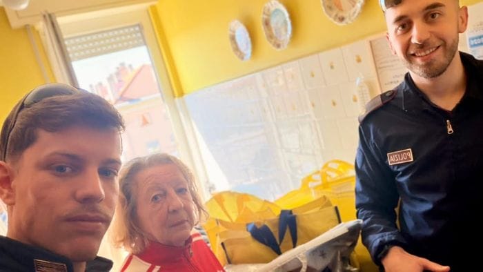 anziano si sente male al supermercato dopo i soccorsi gli agenti vicino alla moglie consegnano spesa e auto a casa della coppia