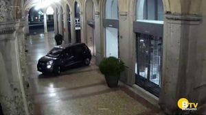 Arrestato uno degli autori della spaccata a Tiziana fausti