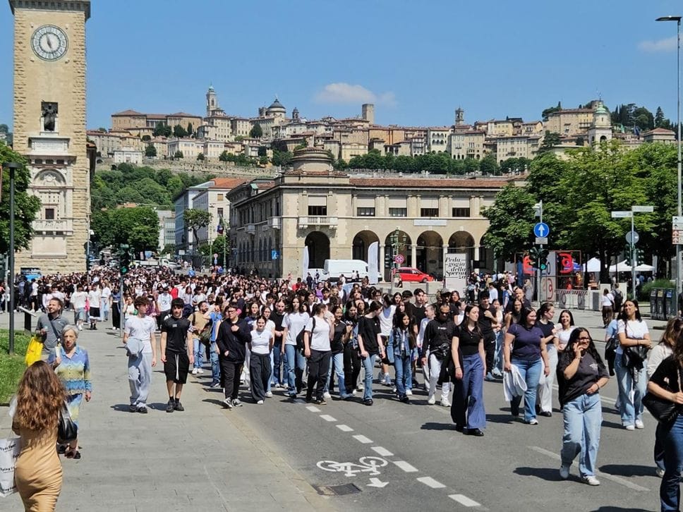 Bergamo, studenti in marcia per la legalità - Foto
