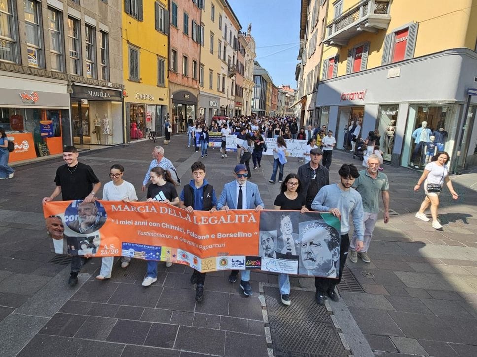 Bergamo, studenti in marcia per la legalità - Foto