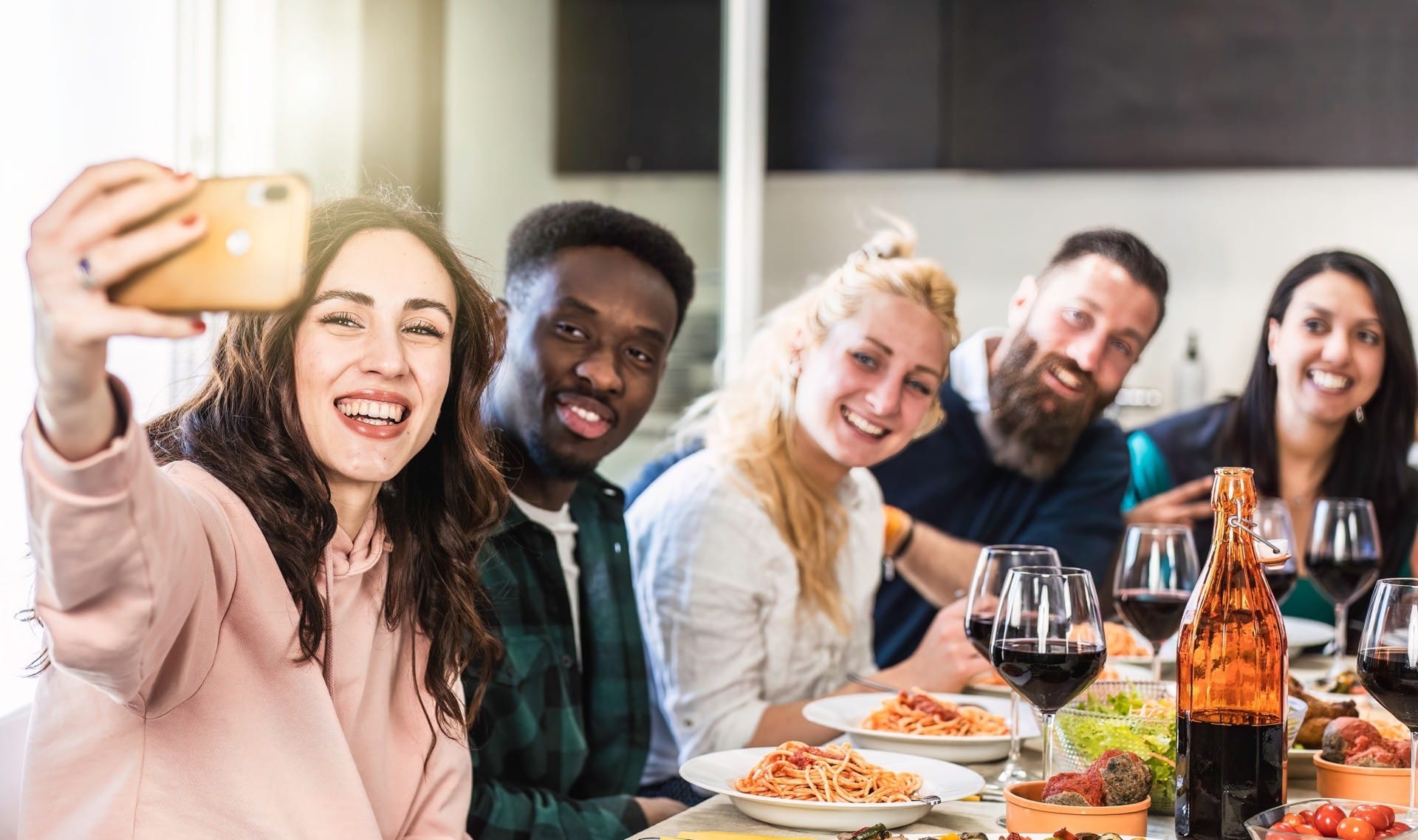 Cibo e Generazione Z: perché i giovani mangiano in modo diverso dai Millennials