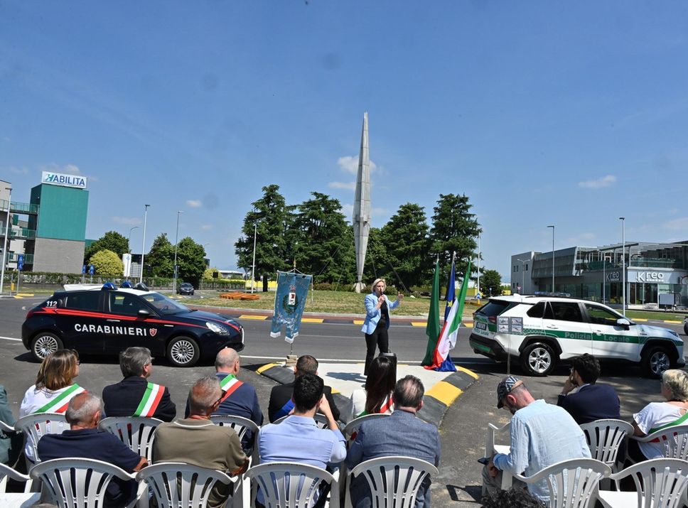 Ciserano, inaugurata la nuova rotatoria «del Missile: più sicurezza e viabilità sulla Francesca - Foto