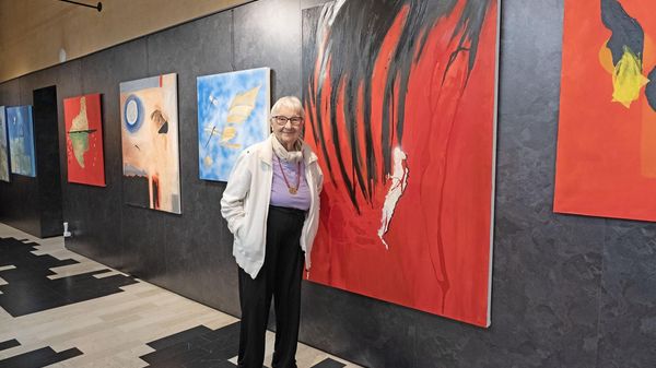 Il «Viaggio» creativo di Dossi alla tappa dei  90 anni