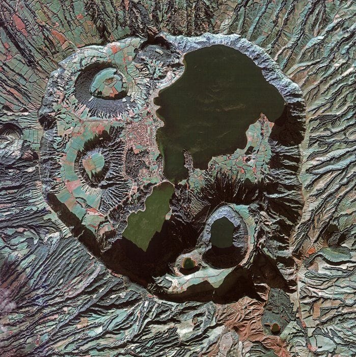 Serbatoi d'acqua nascosti all'origine di enormi zone vulcaniche