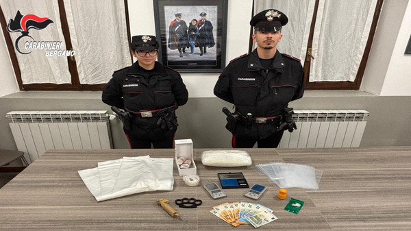Gandino, in casa marijuana e cocaina. Arrestato 44enne