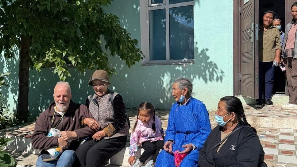 Il tempo libero della pensione investito per dare assistenza sanitaria in Mongolia