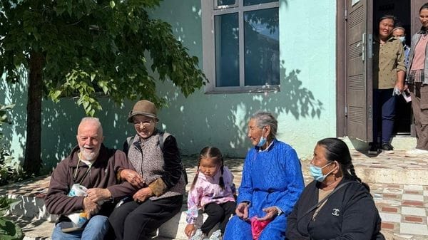 Il tempo libero della pensione investito per dare assistenza sanitaria in Mongolia
