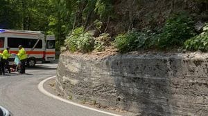 Moto invade la corsia opposta dopo la caduta: ferito un 64enne a Oneta
