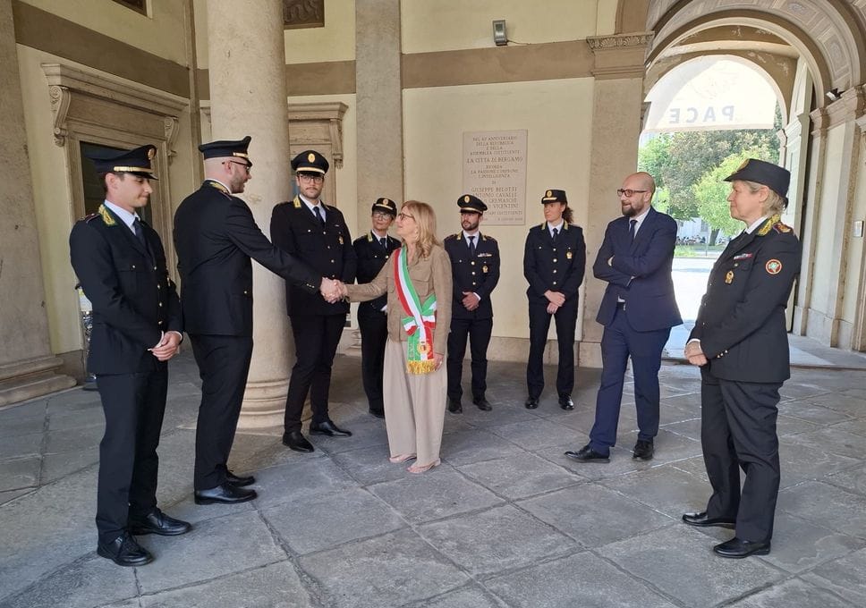Bergamo rafforza la Polizia Locale: sei nuovi ufficiali operativi sul territorio