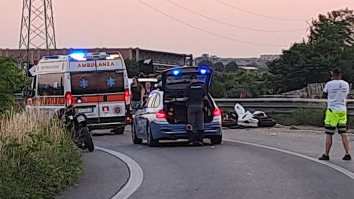 https://storage.ecodibergamo.it/media/photologue/2026/5/26/photos/cache/scontro-tra-unauto-e-una-moto-a-capriolo-muore-24enne-di-palosco_785de3b0-5935-11f1-ad6b-fba6a2155a3b_1920_1080_v3_large_16_9.jpeg
