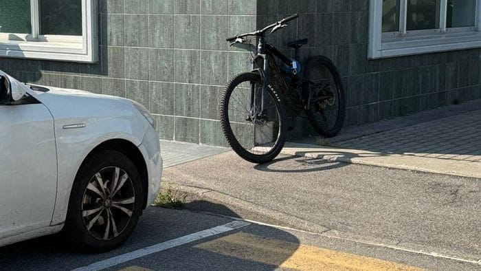 a bergamo rubano la bici da 2mila euro al figlio pap224 la ritrova grazie all8217airtag da Ecodibergamo.it a bergamo rubano la bici da 2mila euro al figlio pap224 la ritrova grazie all8217airtag