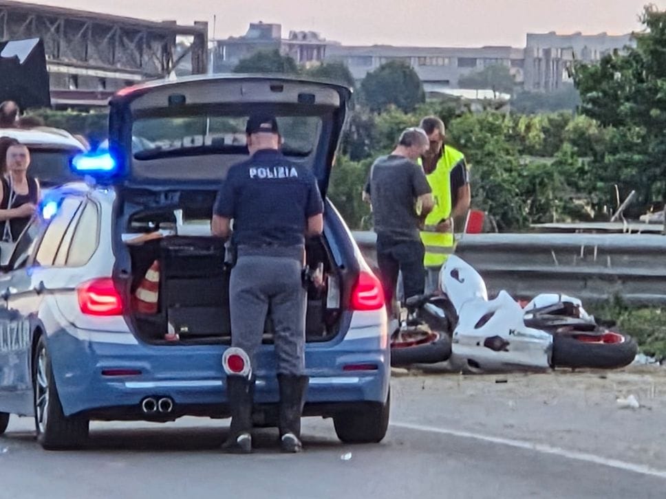In moto contro un’auto a Capriolo: Kevin muore a 24 anni
