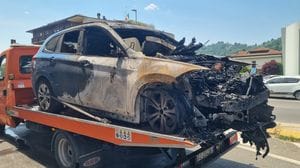 Ponteranica, brucia un suv in via Pontesecco: non ci sono feriti - Foto