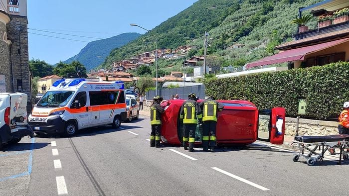 https://storage.ecodibergamo.it/media/photologue/2026/5/28/photos/cache/scontro-sulla-litoranea-del-sebino-a-predore-auto-si-ribalta-tre-feriti_b72556b4-5a89-11f1-b3df-d5578295e539_1920_1080_v3_large_16_9.jpg