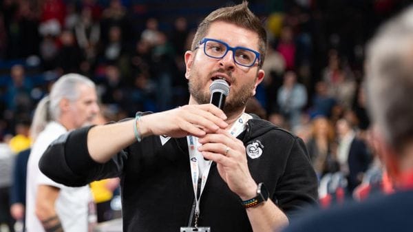 Alla ChorusLife Arena arriva la nazionale maschile di volley. La “voce” della gara sarà di Michele «Maic» Perani