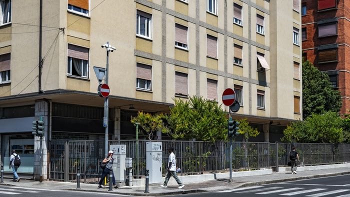 palazzina ostaggio del degrado i residenti montano le barricate in centro a bergamo da Ecodibergamo.it palazzina ostaggio del degrado i residenti montano le barricate in centro a bergamo