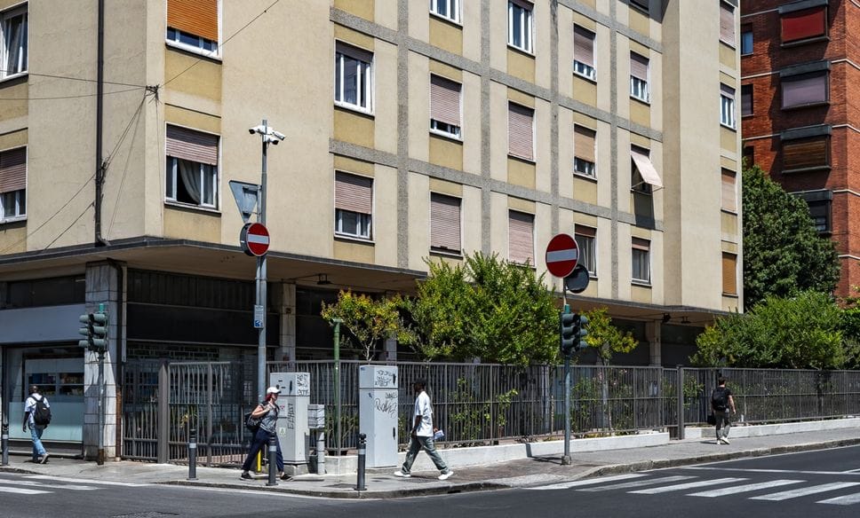 «Palazzina ostaggio del degrado»: i residenti montano le barricate in centro a Bergamo
