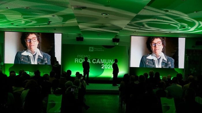 rosa camuna della regione a chiara mocchi e ragazzi on the road foto video